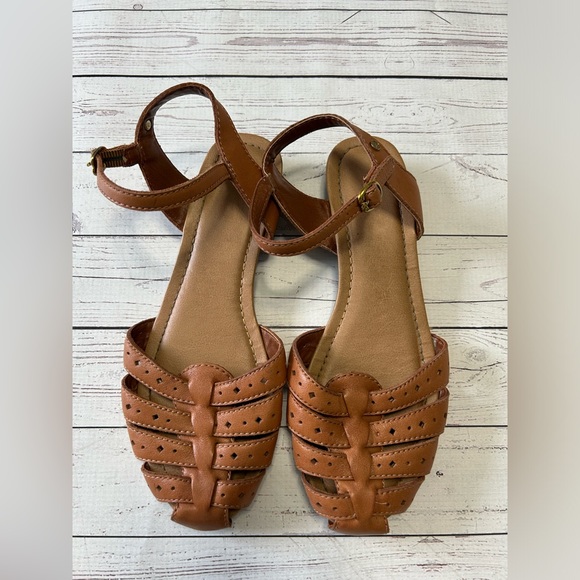 G.H. Bass & Co. Shoes - Tan G.H. Bass & Co Sandals